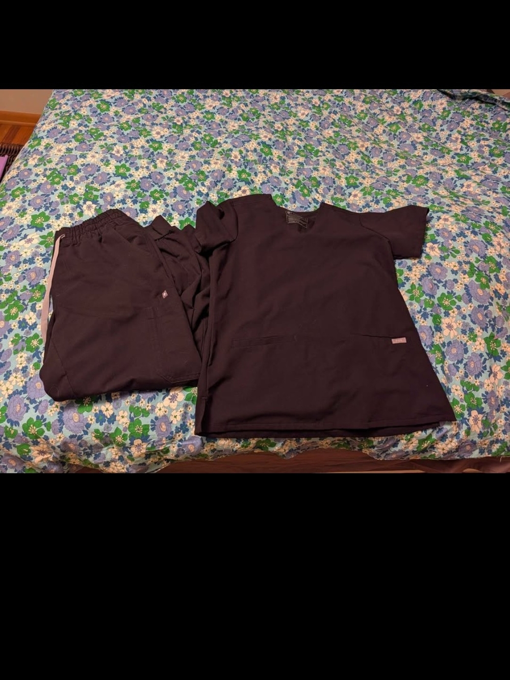 Figs Women's Black Scrub Top and Pants Set